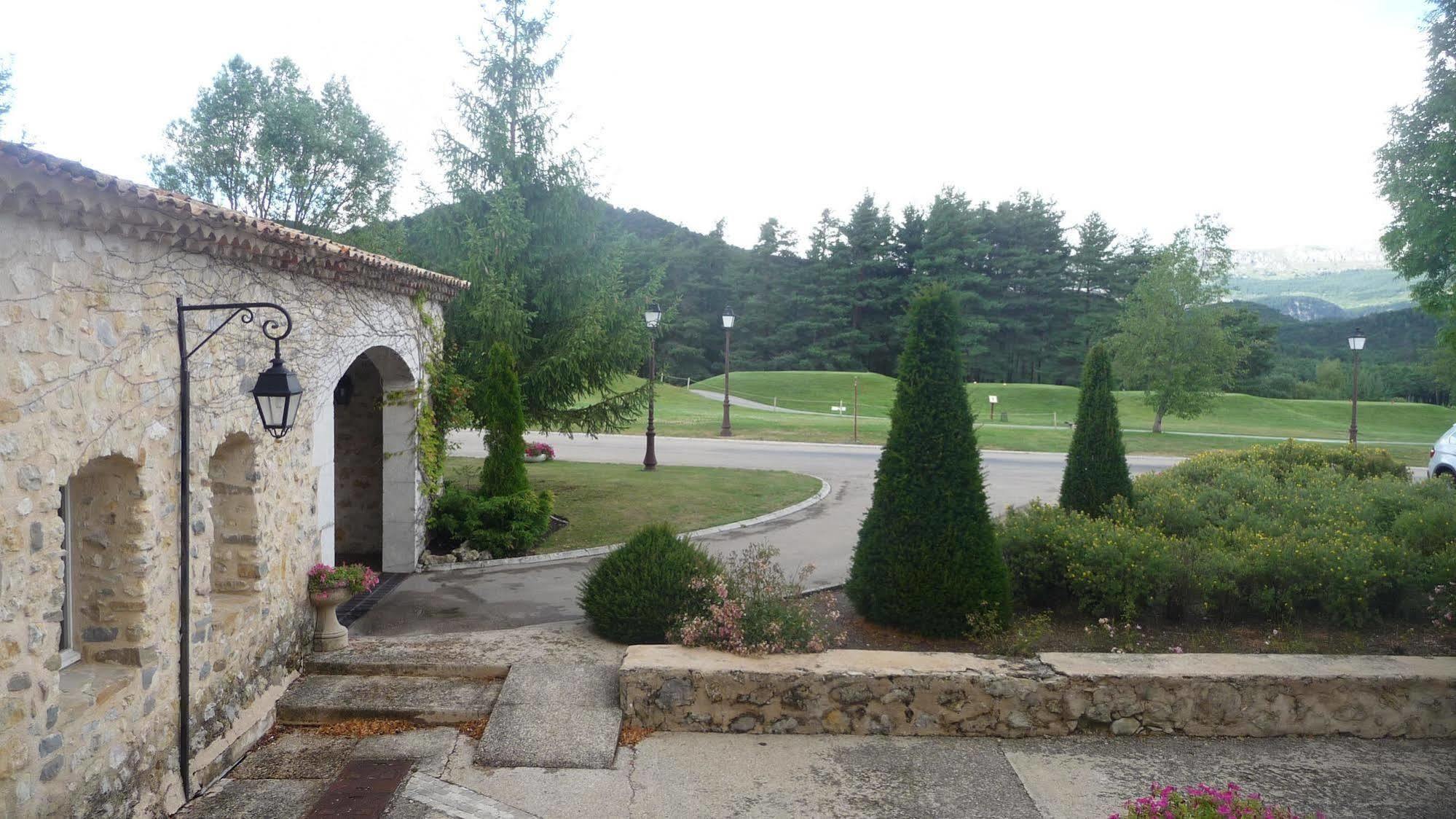 Hotel Chateau Et Golf De Taulane La Martre Zewnętrze zdjęcie